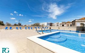 Central Apartment With Pools And Parking #1934